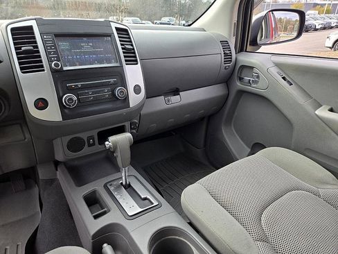 Used 2019 Nissan Frontier SV image 14