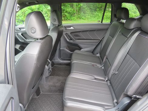 Used 2024 Volkswagen Tiguan SE R-Line AWD/4WD image 28