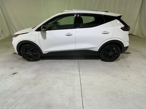 Used 2023 Chevrolet Bolt EUV LT w/ Convenience Package image 7