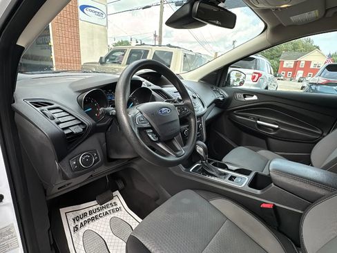 Used 2018 Ford Escape SE w/ Ford Safe & Smart Package FWD image 2