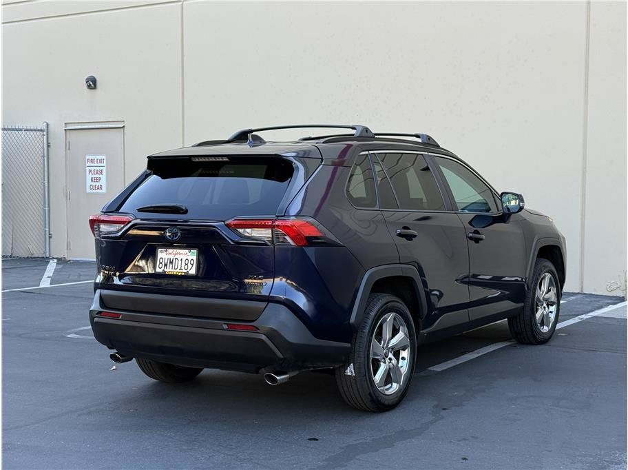 Used 2021 Toyota RAV4 XLE Premium w/ Carpet Mat Package (TMS) AWD/4WD image 6