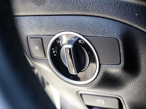 Used 2014 Mercedes-Benz CLA 250 image 32