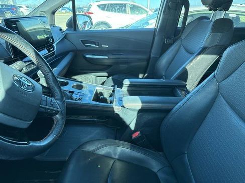 Certified 2022 Toyota Sienna XSE image 4