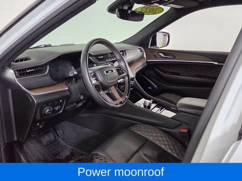 Used 2022 Jeep Grand Cherokee Summit w/ Luxury Tech Group V AWD/4WD image 14