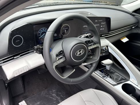 New 2026 Hyundai Elantra Limited FWD image 16
