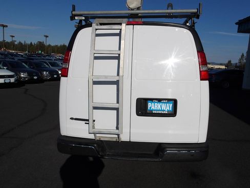Used 2016 Chevrolet Express 3500 RWD image 4