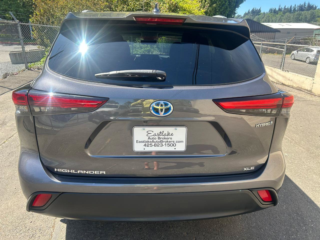 Used 2022 Toyota Highlander XLE AWD/4WD image 6