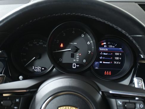 Used 2023 Porsche Macan AWD/4WD image 20