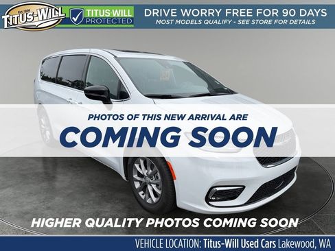 Used 2026 Chrysler Pacifica Limited FWD image 1