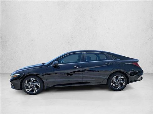 Used 2025 Hyundai Elantra SEL FWD image 8
