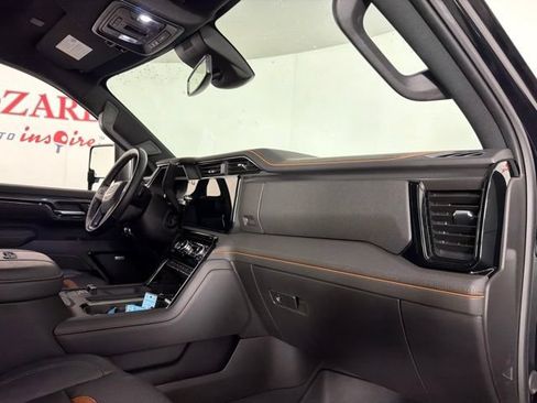 Used 2025 GMC Sierra 2500 AT4 AWD/4WD image 17
