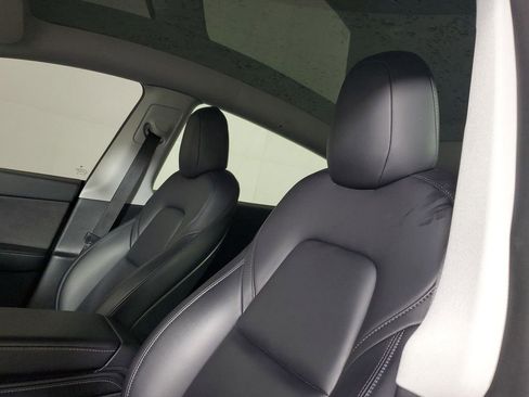 Used 2021 Tesla Model Y Long Range image 21