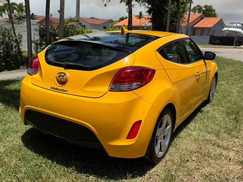 Used 2015 Hyundai Veloster FWD image 5