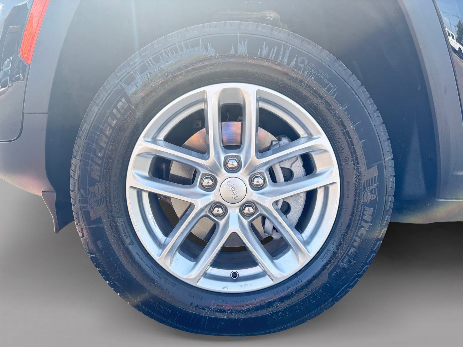 Certified 2026 Jeep Grand Cherokee Laredo X RWD image 9