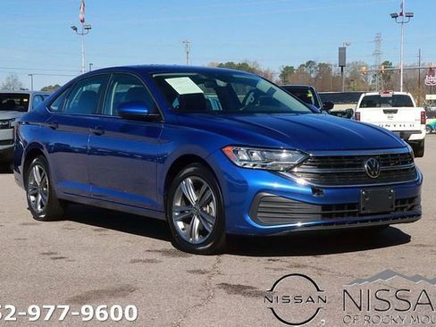 Used 2024 Volkswagen Jetta SE FWD image 1