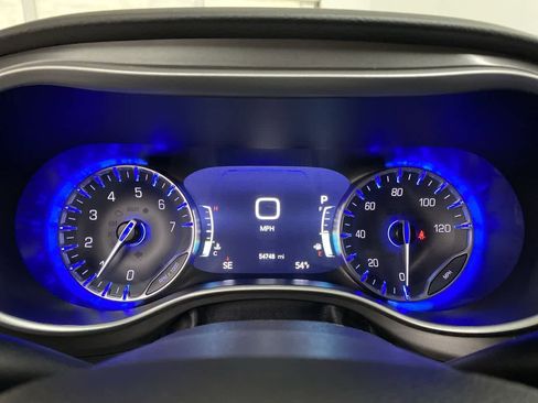 Used 2024 Chrysler Pacifica Touring-L image 28