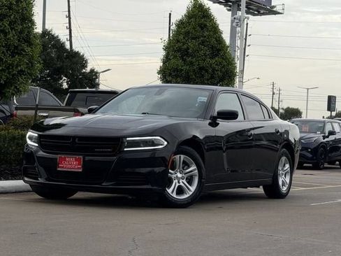 Used 2023 Dodge Charger SXT RWD image 2