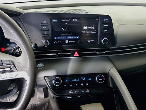 Used 2022 Hyundai Elantra SEL FWD image 18