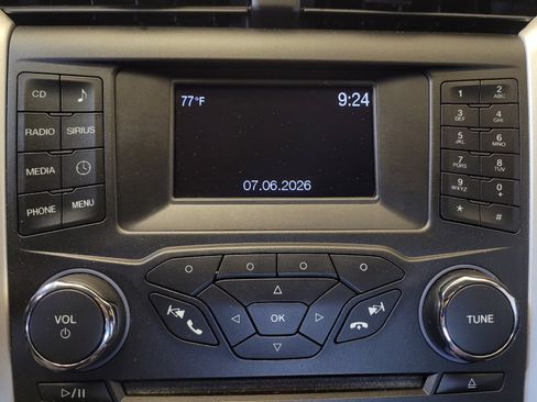 Used 2015 Ford Fusion SE FWD image 25