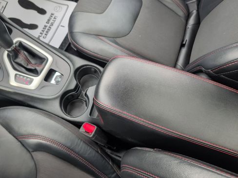 Used 2017 Jeep Cherokee Trailhawk w/ Comfort/Convenience Group image 16