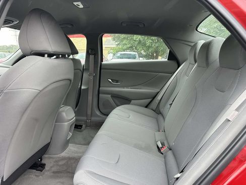 Used 2024 Hyundai Elantra SE FWD image 18
