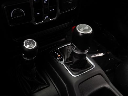 Certified 2022 Jeep Wrangler Unlimited Sahara image 33