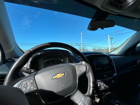 Used 2020 Chevrolet Traverse LT image 16