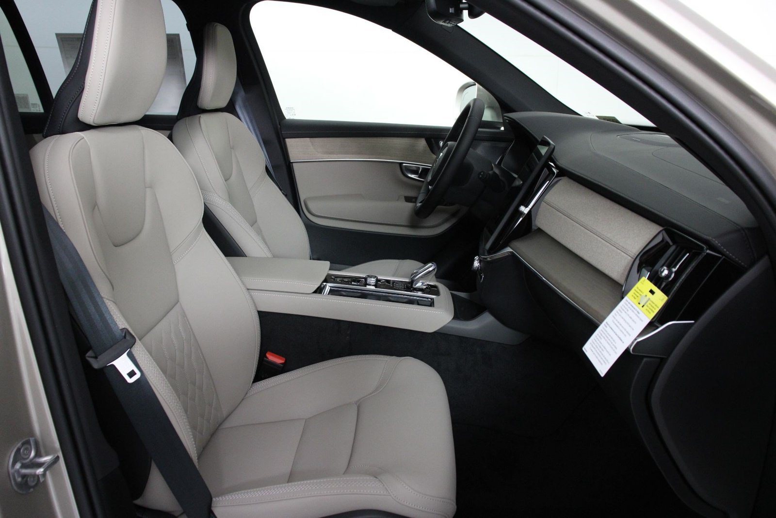 New 2026 Volvo XC90 T8 Plus w/ Protection Package Premier AWD/4WD image 10