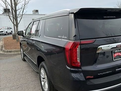 Used 2023 GMC Yukon XL SLT image 9