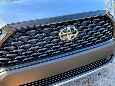 Used 2023 Toyota Corolla Cross L image 30