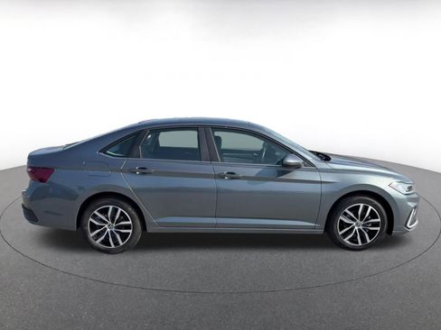 Used 2025 Volkswagen Jetta SE image 16