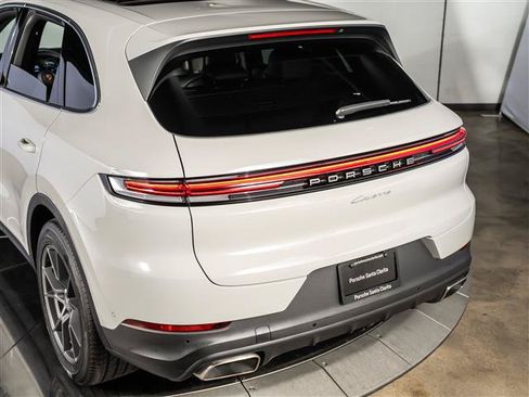 Certified 2026 Porsche Cayenne AWD/4WD image 30