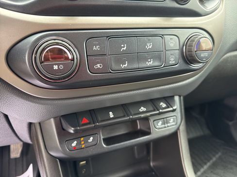 Used 2018 Chevrolet Colorado Z71 AWD/4WD image 26