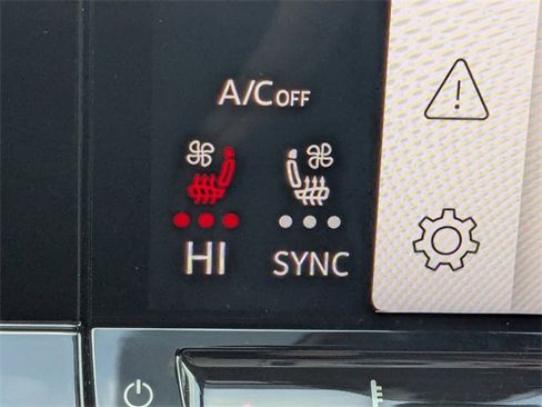 Used 2024 Volkswagen Atlas SE image 22