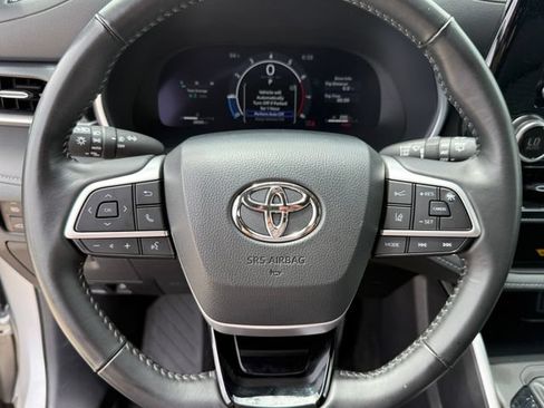 Used 2025 Toyota Highlander XSE AWD/4WD image 15