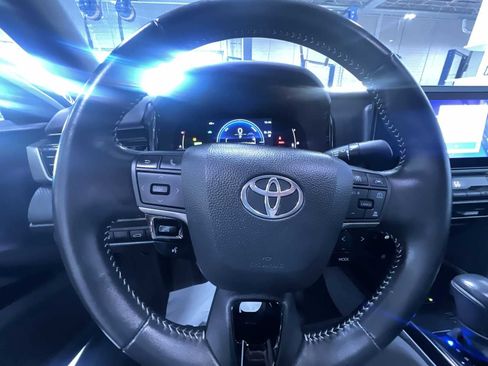 Used 2025 Toyota Camry SE image 15