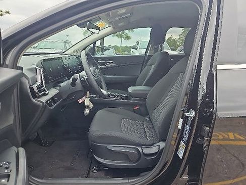 Certified 2025 Kia Sportage LX FWD image 10