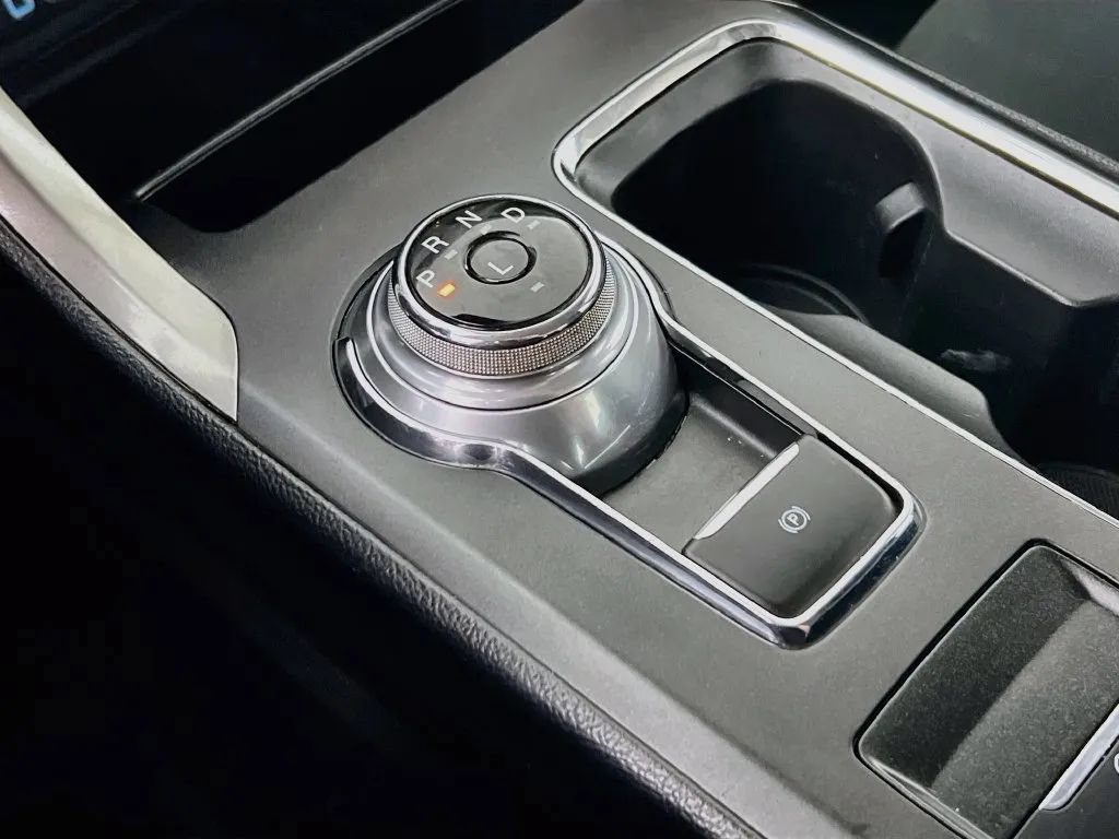 Used 2019 Ford Fusion SE FWD image 18