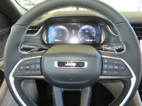 New 2025 Jeep Grand Cherokee L Limited w/ Luxury Tech Group II image 38