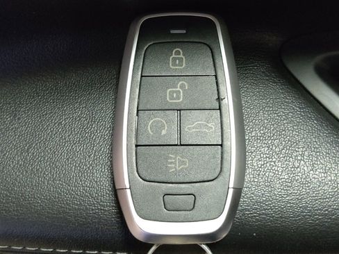 Used 2019 Buick Encore Essence image 32