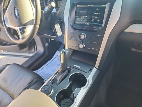 Used 2015 Ford Explorer XLT w/ Equipment Group 202B image 31
