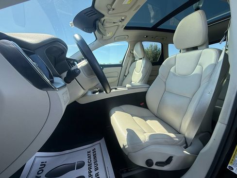 Used 2018 Volvo XC60 T5 Momentum w/ Vision Package AWD/4WD image 10