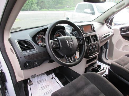 Used 2019 Dodge Grand Caravan SE FWD image 7