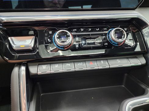 Used 2024 GMC Sierra 2500 Denali w/ Denali Reserve Package image 55