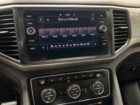 Used 2020 Volkswagen Atlas Cross Sport SE FWD image 19