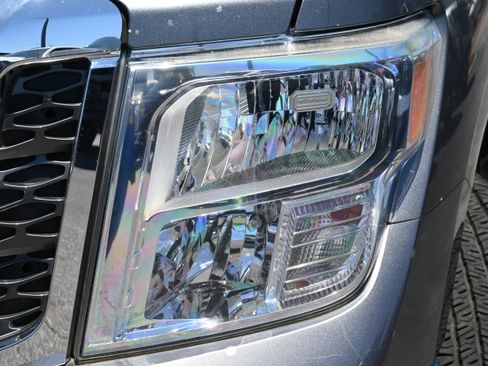 Used 2017 Nissan Titan SV RWD image 6