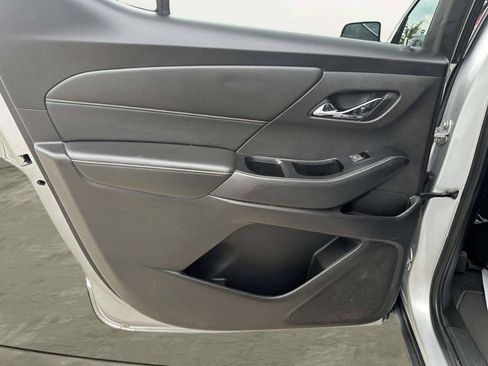 Used 2019 Chevrolet Traverse LT w/ LT Premium Package AWD/4WD image 24