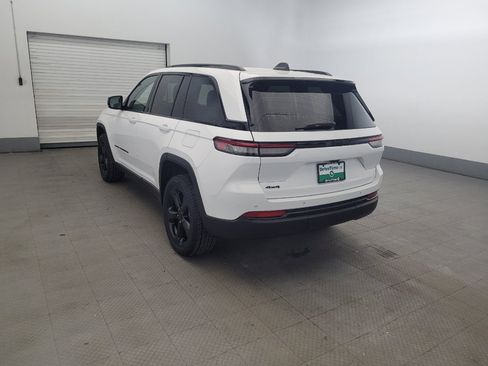 Used 2023 Jeep Grand Cherokee Altitude AWD/4WD image 5