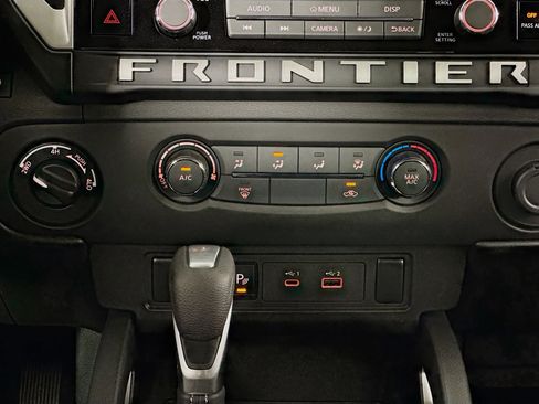 Used 2025 Nissan Frontier SV image 29
