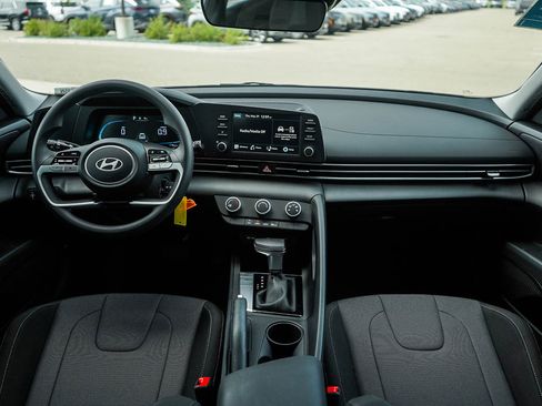 New 2025 Hyundai Elantra SE image 13